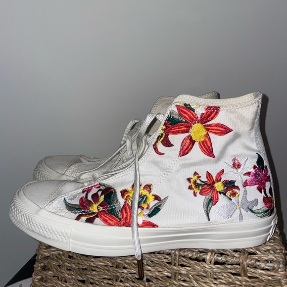 Women’s converse PatBo Chuck Taylors. - Picture 2 of 5